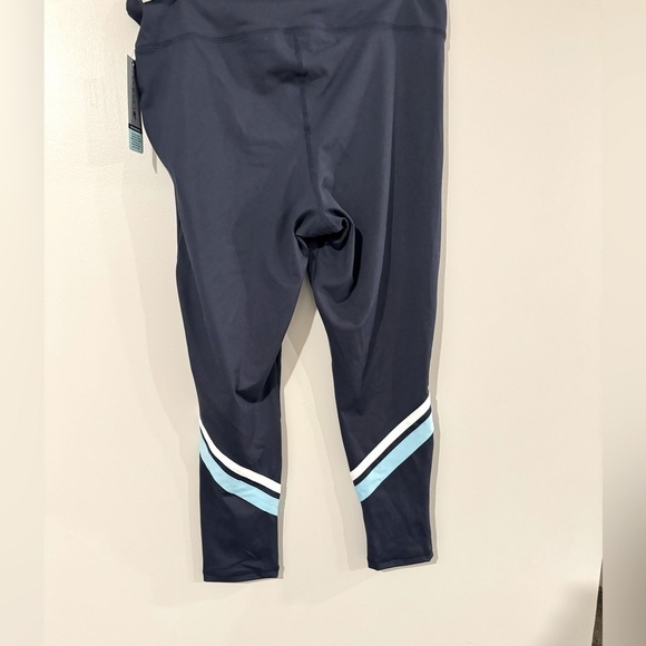 ID Ideology Plus Size Striped Side Pocket 7/8
Leggings, 1X pants - Picture 5 of 7